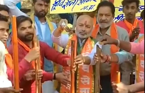 shivsainik-madhya-pradesh-sagar warned to celebrate valentine-day video viral