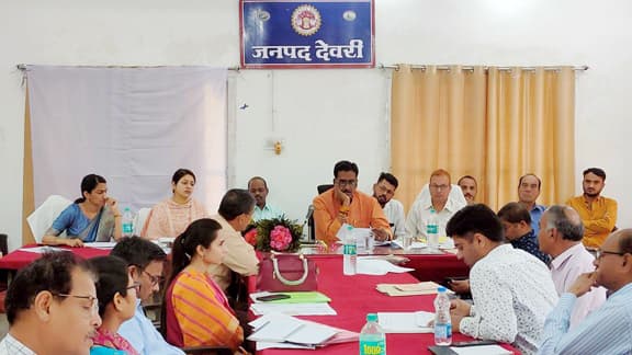 MLA Harsh Yadav reviewed the development works in the quarterly review meeting