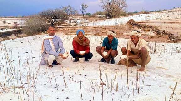 Hail destroyed crops in Madhya Pradesh, scenes of Kashmir seen in Dindori and Khargone