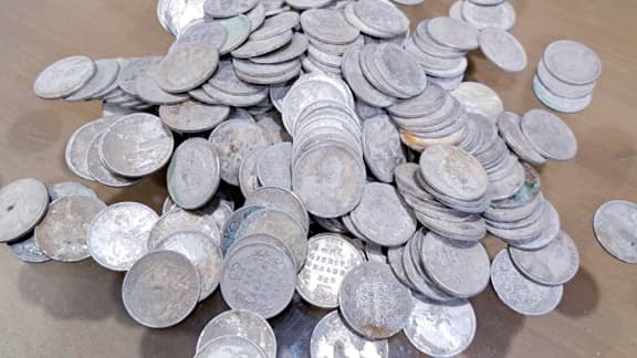 British coins found in excavation in Damoh, laborer reached Kotwali