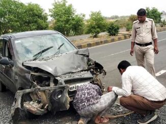 Heavy collision between Maruti Alto and tractor, rider narrowly escaped The incident on NH 44