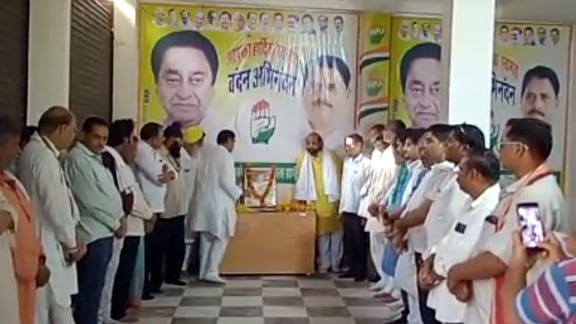 District Rural Congress paid tribute on the death anniversary of Bharat Ratna Rajiv Gandhi