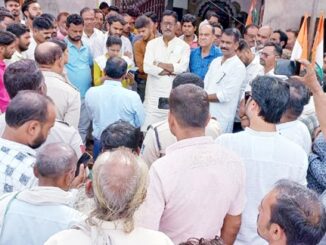 Congress protested against irregularities in crop insurance and black marketing of fertilizers