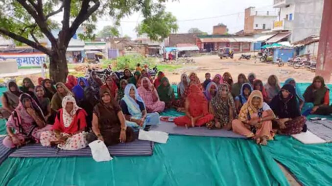 Mahapanchayat of Rasoiya in Chhatarpur demands increase in honorarium from the government