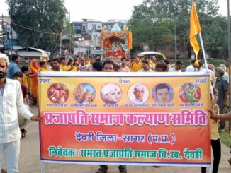 Prajapati Samaj Deori took out a huge procession on the occasion of Dol Gyaras festival.