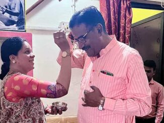 Parul Sahu applies tilak to Harsh Yadav on Bhai Dooj, blesses him for victory