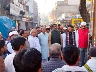 On Republic Day, Block Congress hoisted the tricolor flag at the Shiksha Sadan intersection.