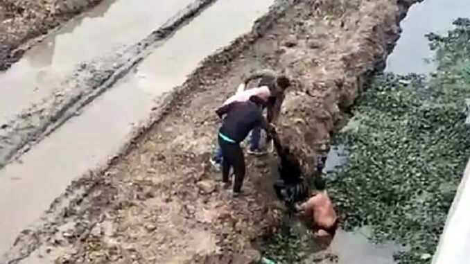 Girl jumped into pond from elevated corridor in Sagar, people saved her life