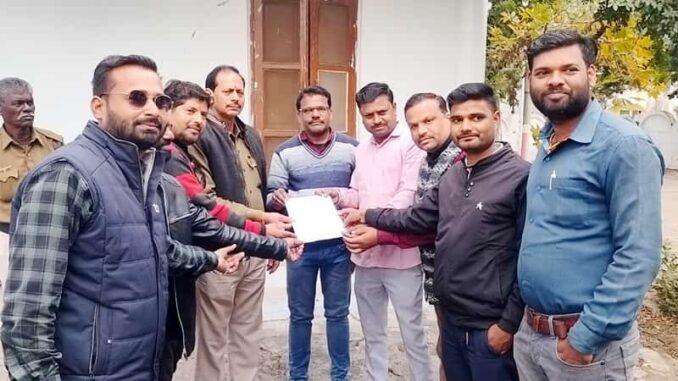 Memorandum submitted regarding the case registered against the journalist in Sagar, demanding an impartial investigation.