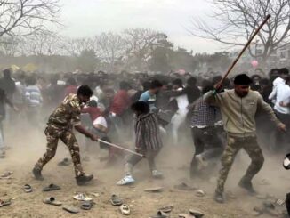 People threw shoes and slippers at Akshay-Tiger show in Lucknow, police used batons.