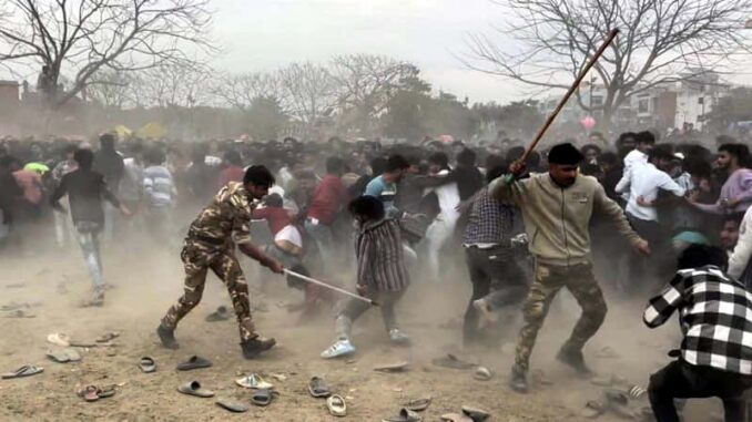 People threw shoes and slippers at Akshay-Tiger show in Lucknow, police used batons.