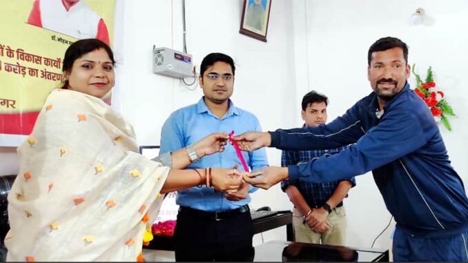 Deori Municipality honored Safai Mitras on Cleanliness Inspiration Day.