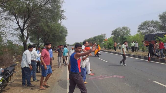 Scorpio hits youth standing on the track of Four Line Road, 1 dead.