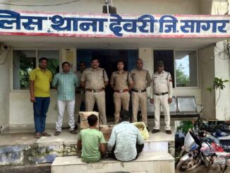 Youth arrested for transporting illegal liquor on a motorcycle, 7 boxes of liquor seized