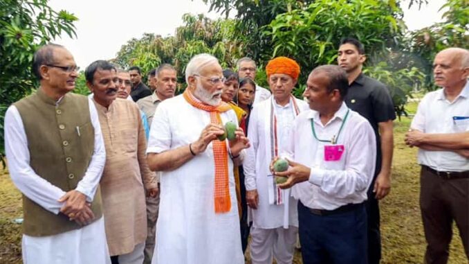 Prime Minister Modi gave the country's farmers the gift of 109 developed varieties of 61 crops