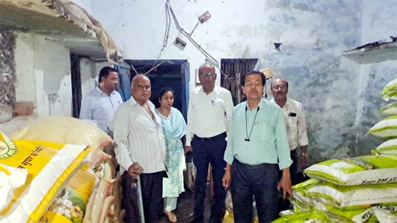 SDM, Tehsildar and Agriculture officials took action against the firm located on Sahajpur Road deori